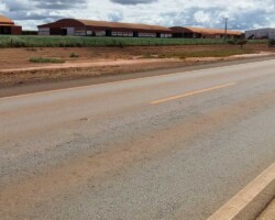 img 3- Silos da sede da fazenda Sta. Bárbara entre o km 17 e km 19 da BR251-GO