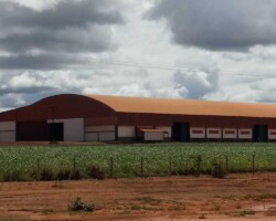 img 4 - Silos da sede da fazenda Sta. Bárbara entre o km 17 e km 19 da BR251-GO