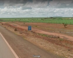 img 5 - Mostramos o KM17 da BR251-GO sentido Unaí, via Street View, face a inexistência do marco KM19 nesse mesmo sentido, 2km antes. Observa-se que o marco estaria antes da sede da fazenda Sta. Barbara.