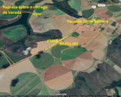 Img 8 - Vista de satélite da região mostra o possível local do marco km19 da BR251-GO, a imagem da sede da fazenda Sta. Bárbara e da Represa sobre o Córrego da Vereda.
