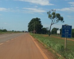 O KM 34 inicia a marcação em sentido decrescente rumo a Unaí. (Veja as duas próximas imagens em sentido contrário.)