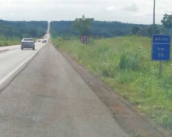 2 - A Saída Leste de São Sebastião encontra a BR-251-DF em direção a Unaí no KM34. Segue-se em ordem decrescente até o KM0 na divisa do DF com Goiás.