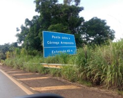 A divisa entre os Estados GO/MG é no Córrego Arrependido. Do lado de Goiás o marco é KM0 e do lado de Minas o Marco é KM 967 ou próximo disso. Não há placas de sinalização nos primeiros quilômetros.